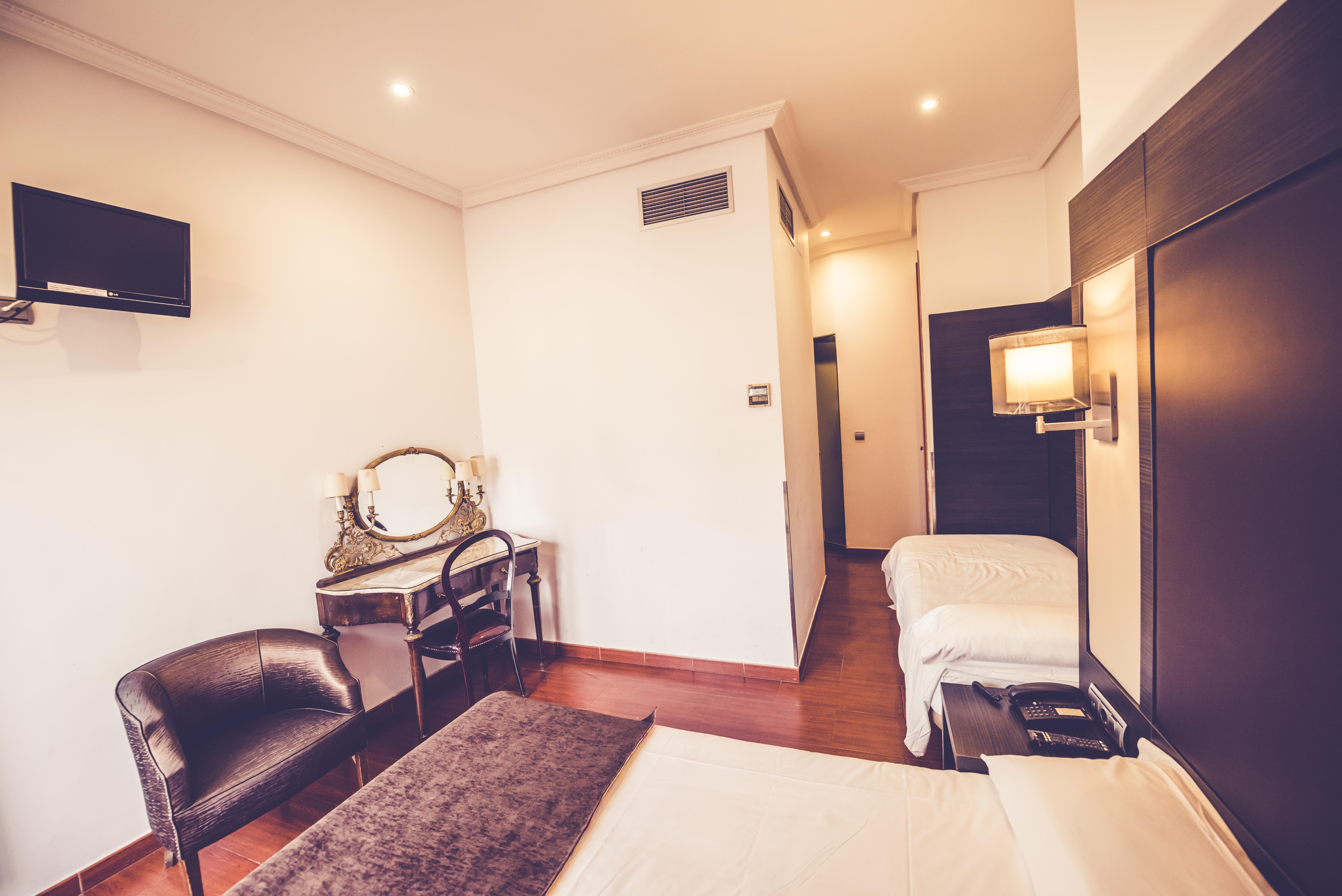 Hostal Sol Los Angeles Madrid Exterior photo