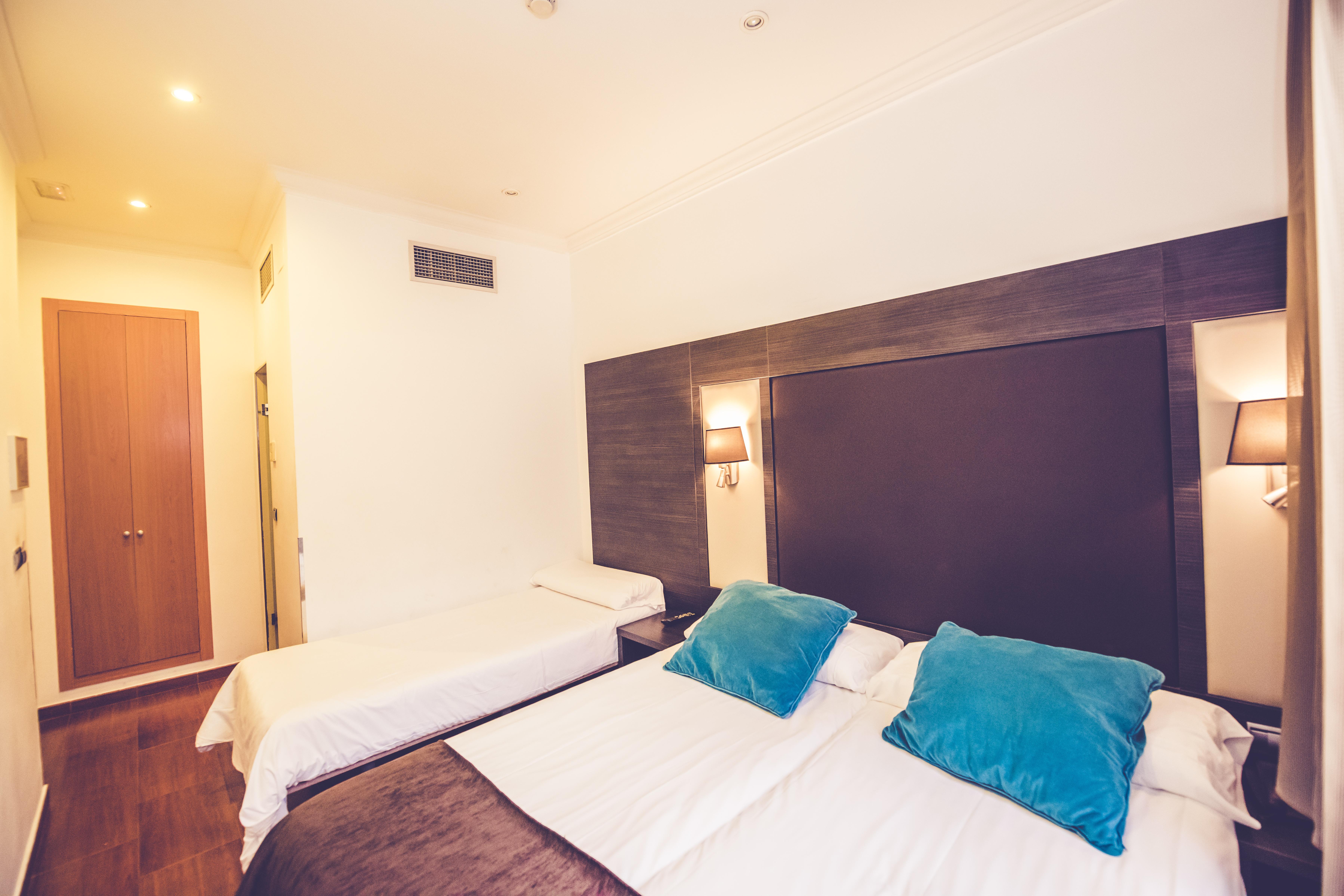 Hostal Sol Los Angeles Madrid Exterior photo