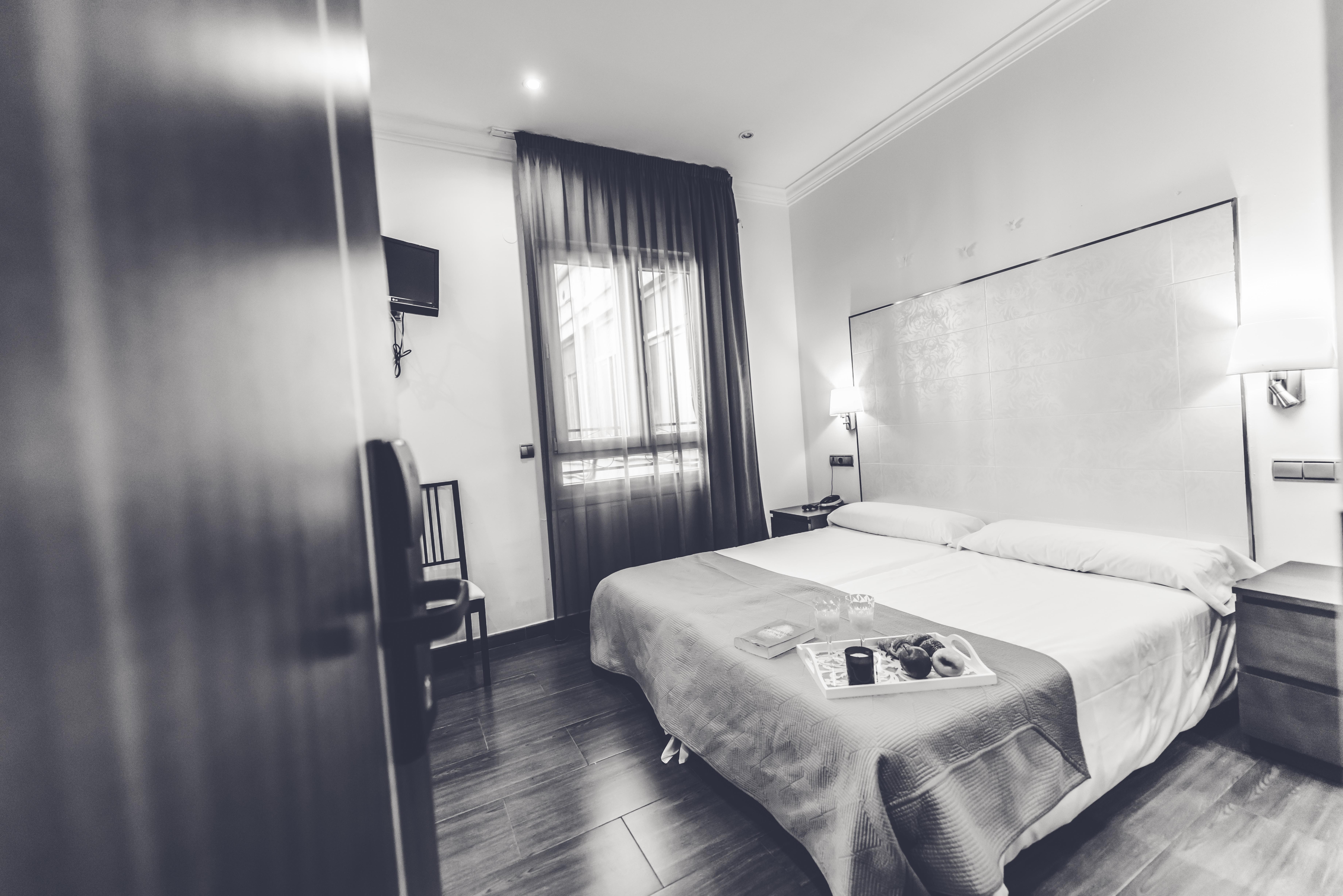 Hostal Sol Los Angeles Madrid Exterior photo