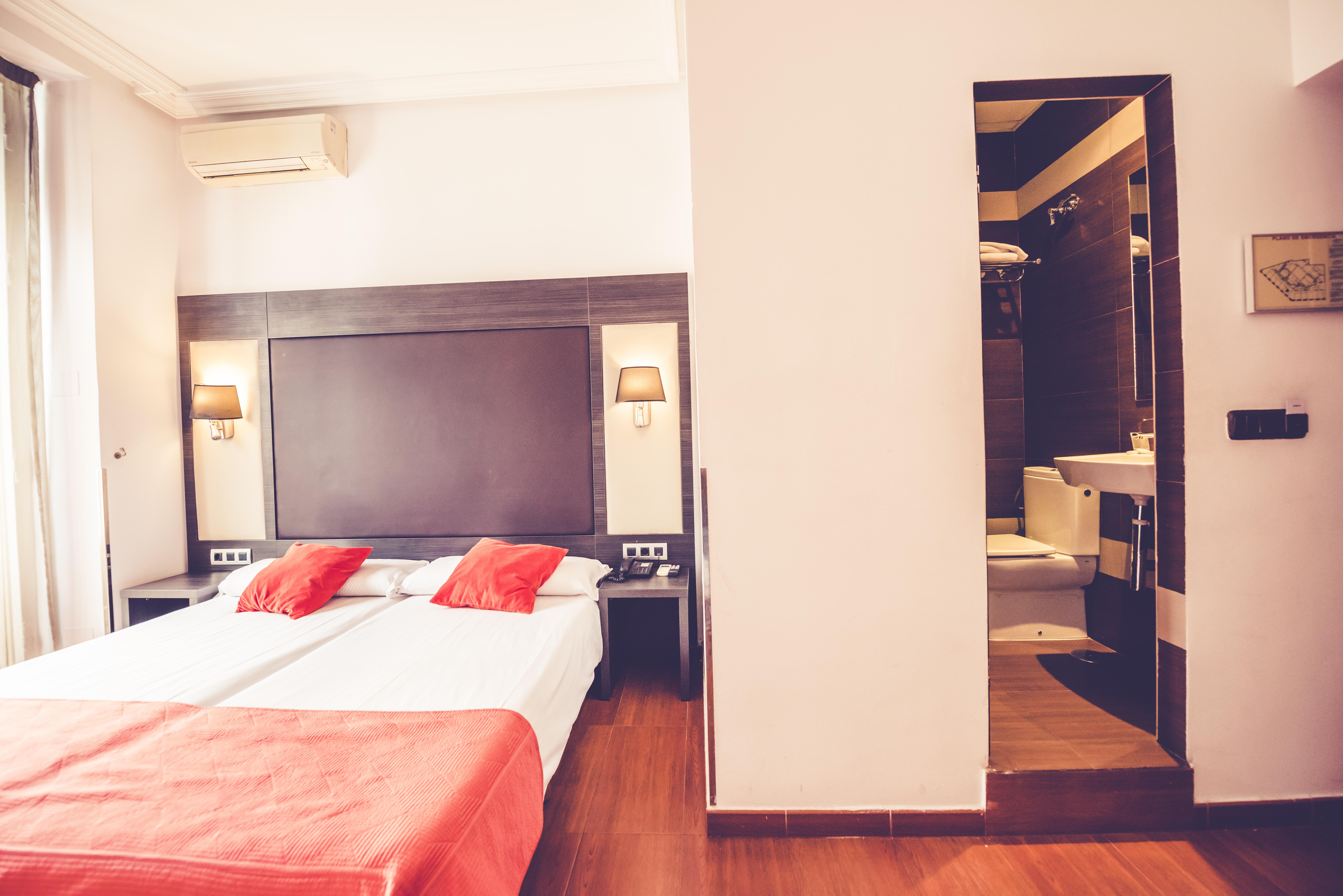 Hostal Sol Los Angeles Madrid Exterior photo