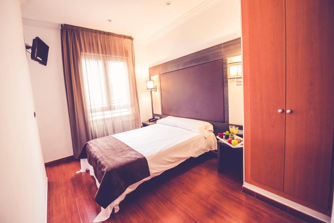 Hostal Sol Los Angeles Madrid Exterior photo